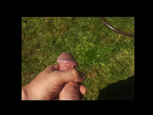 ❤️ Keçika germ di bexçeyek havînê de pisîka xwe ya pembe diqelişe û bi şuştinê dixe. ☑ Porno li ku.porn33.top